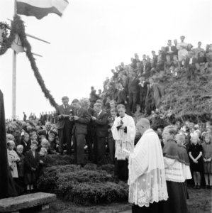 Onthulling van het heropgerichte kruis in America, Bestanddeelnr 900-6517