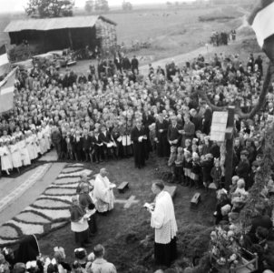 Onthulling van het heropgerichte kruis in America, Bestanddeelnr 900-6521