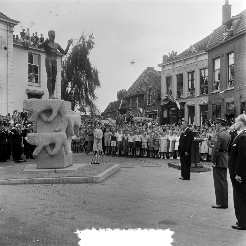 Onthulling van het Nationaal Bevrijdingsmonument te Wageningen door prins Bernha, Bestanddeelnr 904-7630