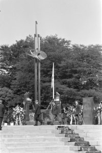 Onthulling van het monument voor gevallen militairen in Nederlands Oost Indie 19, Bestanddeelnr 934-3090