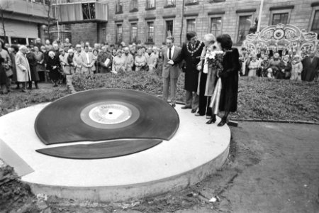 Onthulling Louis Davids Monument in Rotterdam burgemeester Peper en Mathieu Fic, Bestanddeelnr 932-8158