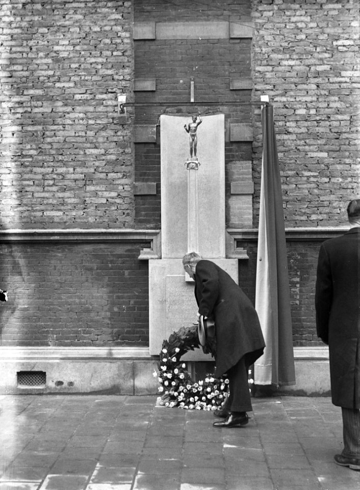 Onthulling monument Spiegelstraatschool, Bestanddeelnr 902-0970