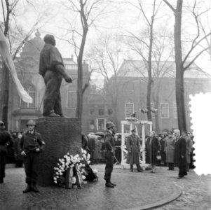 Onthulling van het verzetsmonument voor de Februaristaking Dokwerker door koni, Bestanddeelnr 905-4600