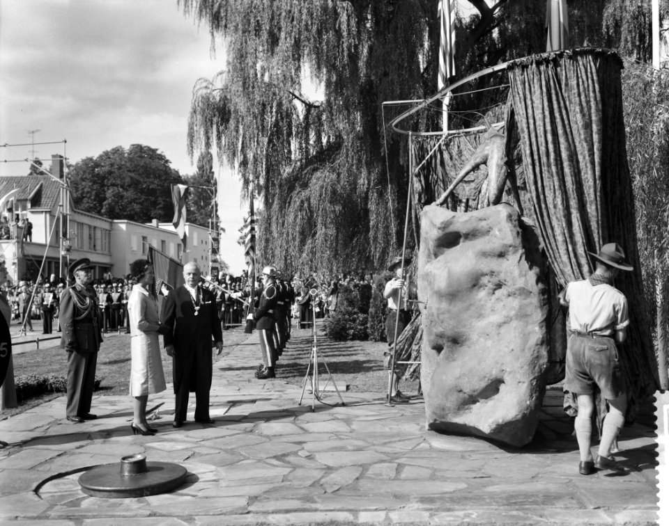 Onthulling van het monument ter ere van de 101ste Airborne Division te Veghel, p, Bestanddeelnr 910-6799