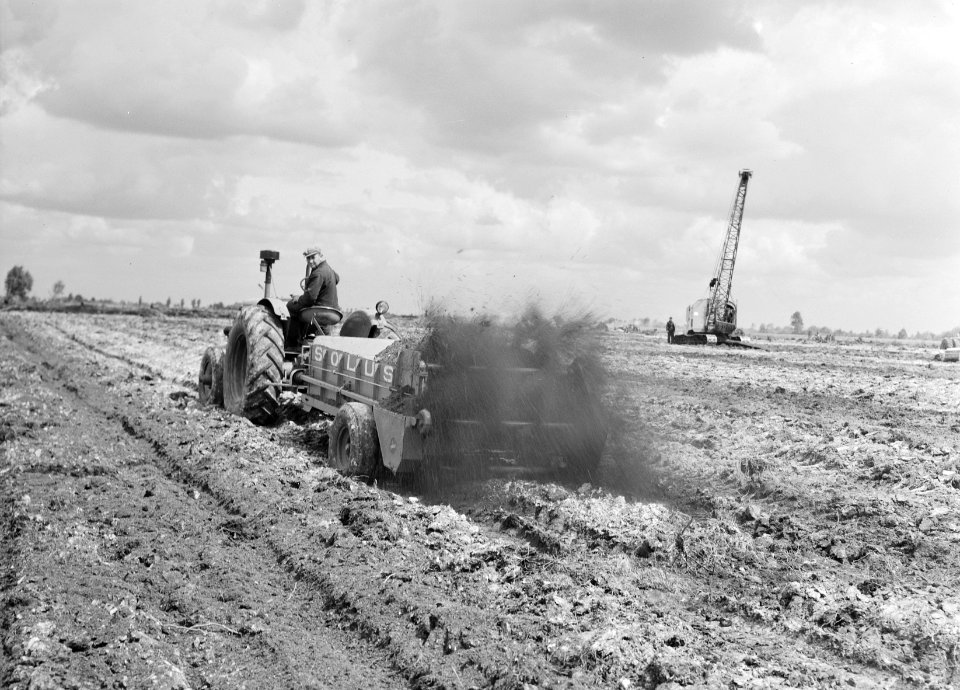 Ontginning, grondbewerking, egaliseren, bezanden, Bestanddeelnr 250-8174