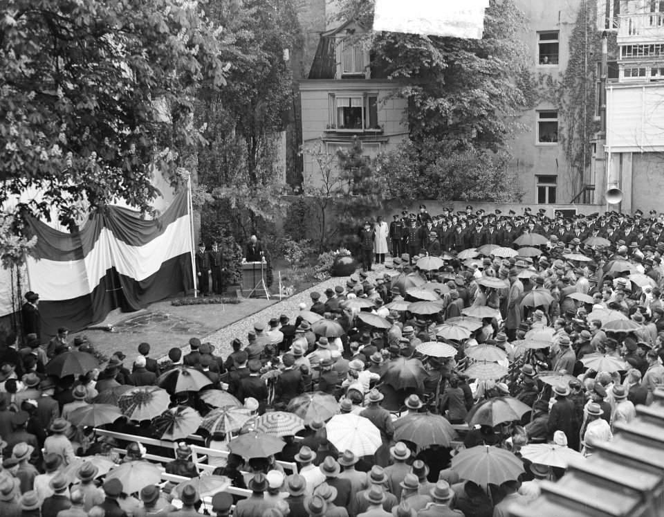 Onthulling van het monument voor de gevallenen van de Kweekschool van de Zeevaar, Bestanddeelnr 903-3771