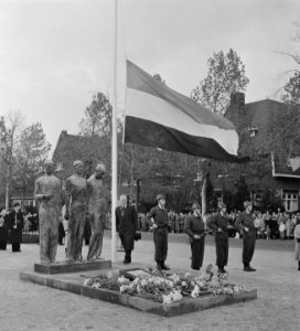 Onthulling monument Apollolaan Amsterdam, Bestanddeelnr 905-3797