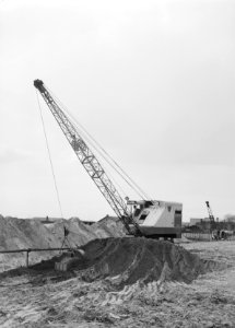 Ontginning, grondbewerking, egaliseren, bezanden, draglines, arbeiders, Bestanddeelnr 159-0168