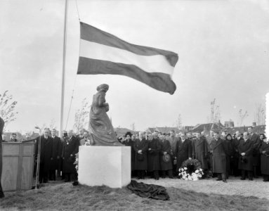 Onthulling van een Watersnoodmonument in Oude Tonge, Bestanddeelnr 906-1018