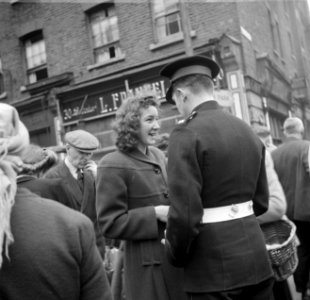 Ontmoeting op de markt, Bestanddeelnr 191-0960