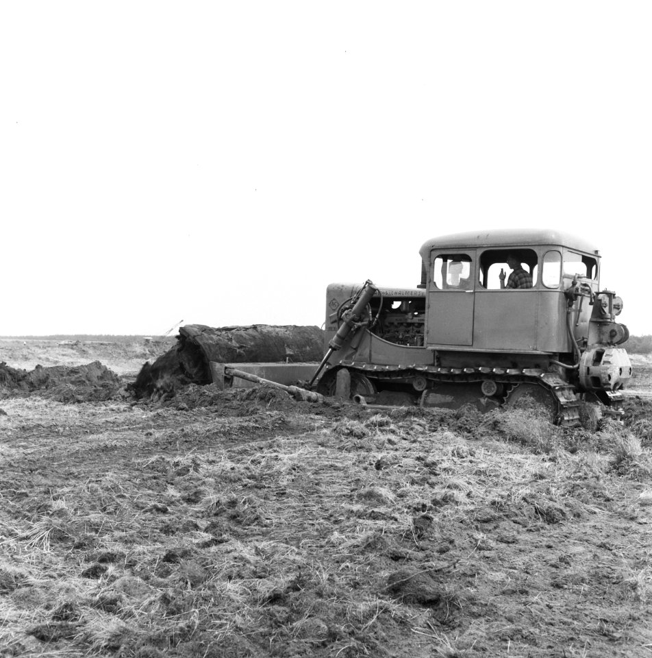 Ontginning, grondbewerking, egaliseren, bezanden, bulldozers, allis chalmers hd , Bestanddeelnr 159-0584