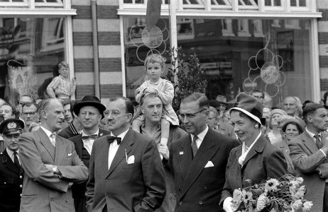 Onthulling van het beeldje Het Amsterdams Lieverdje op het Spui, Bestanddeelnr 911-5810