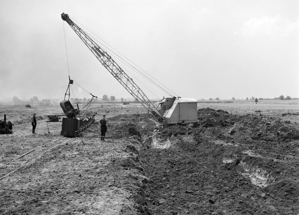 Ontginning, grondbewerking, egaliseren, bezanden, Bestanddeelnr 250-8180