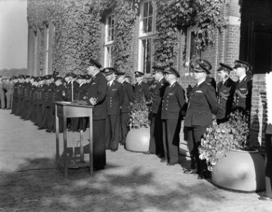 Onthulling gedenkplaat Verbindingsschool van de Koninklijke Marine op Kattenburg, Bestanddeelnr 904-7997