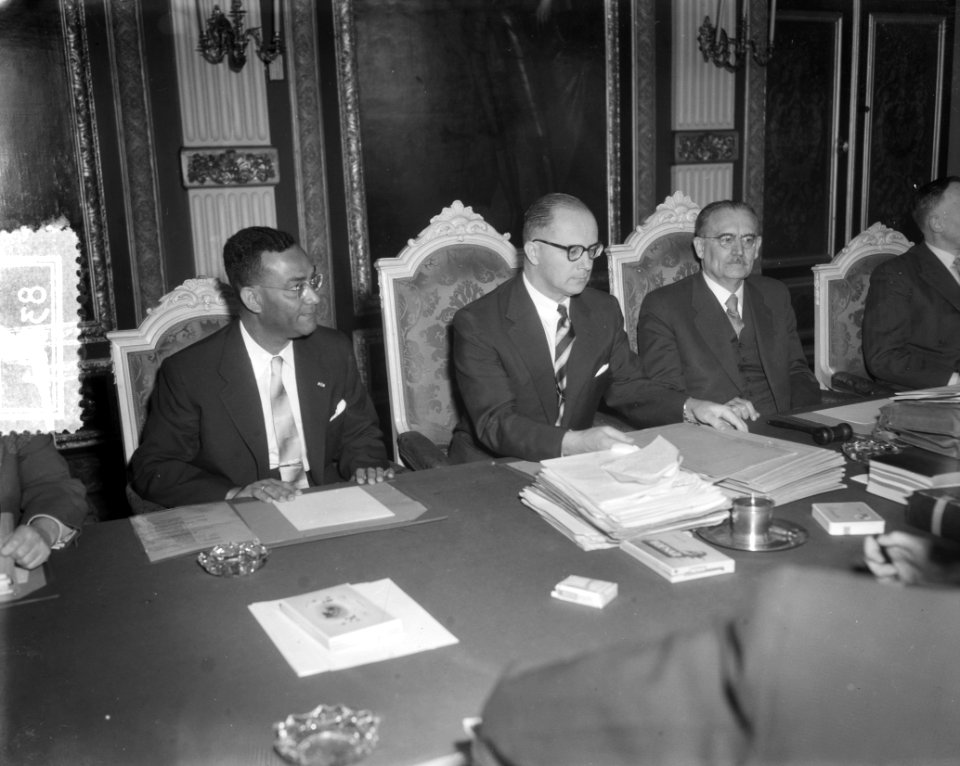 Ontvangst Antilliaanse en Surinaamse Premiers bij Dr Drees, Bestanddeelnr 908-3881