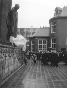 Onthulling van het oorlogsmonument te Groningen door dr. W. Drees, Bestanddeelnr 910-2428