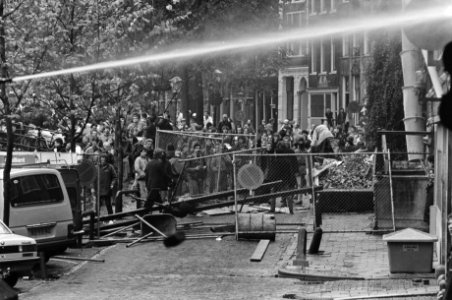 Ontruiming kraakpand Singel 114 Amsterdam barricade, Bestanddeelnr 933-1246
