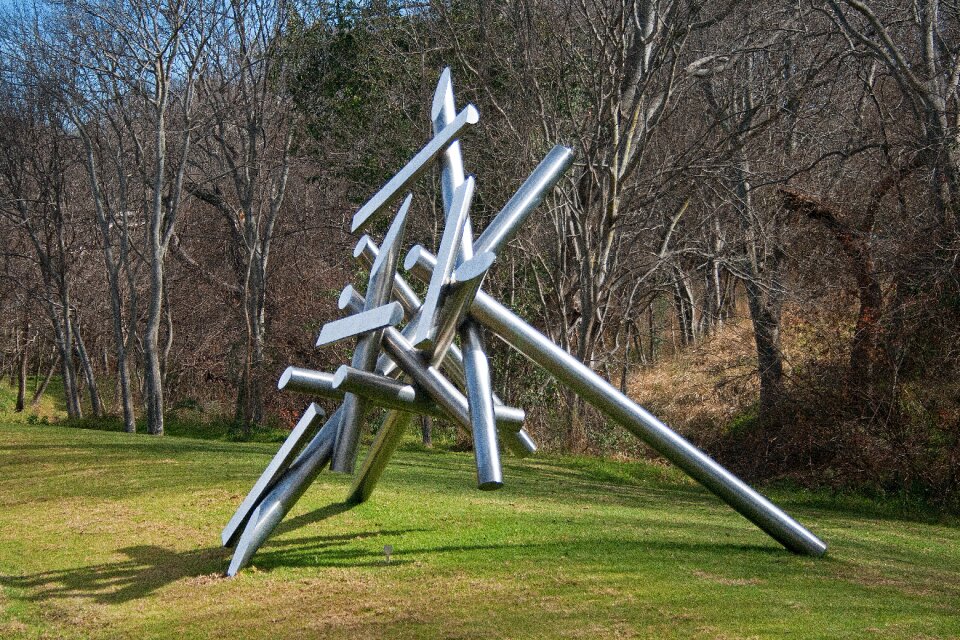 Metal intersected triangles