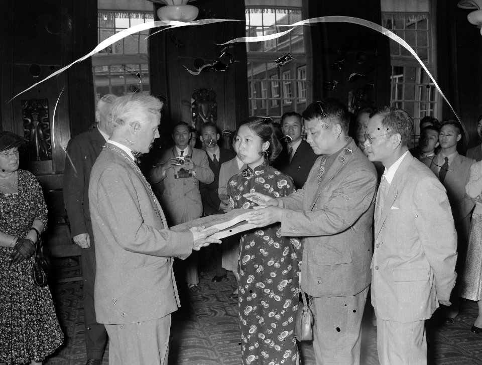 Ontvangst leden directie Chinese Opera Stadhuis, Bestanddeelnr 907-2380