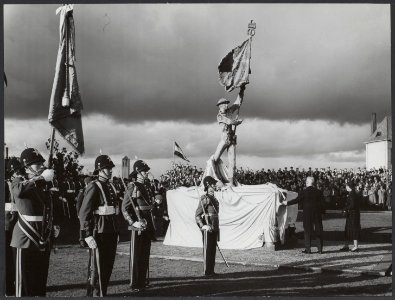 Onthulling van het Monument voor de Prinses Irene Brigade in Tilburg, vervaardig, Bestanddeelnr 29012 006