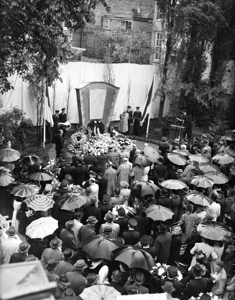 Onthulling van het monument voor de gevallenen van de Kweekschool van de Zeevaar, Bestanddeelnr 903-3767
