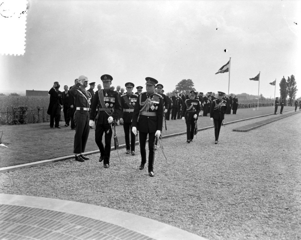 Onthulling van het oorlogsmonument te Groesbeek door de hertog van Gloucester, Bestanddeelnr 907-7942