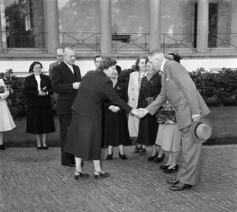 Ontvangst Soestdijk Gymnasium SSS en Wilhelmus uit Sliedrecht, Bestanddeelnr 904-7901