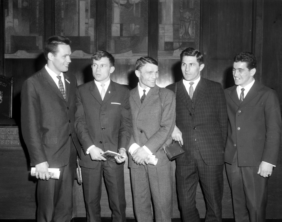 Ontvangst boksers op Stadhuis Amsterdam, v.l.n.r. Viktor (Victor) Agajev, Leszek, Bestanddeelnr 919-0571