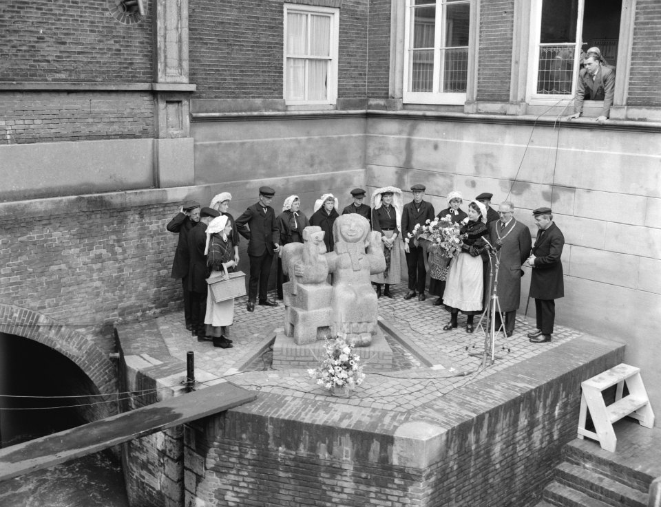 Onthulling beeld van Zoete Lieve Gerritje in Den Bosch, Bestanddeelnr 909-7423