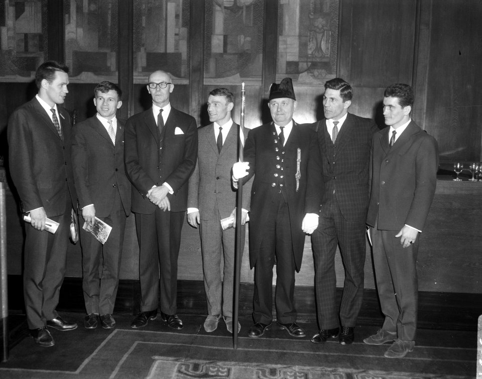 Ontvangst boksers op Stadhuis Amsterdam, v.l.n.r. Viktor (Victor) Agajev,Leszek , Bestanddeelnr 919-0570