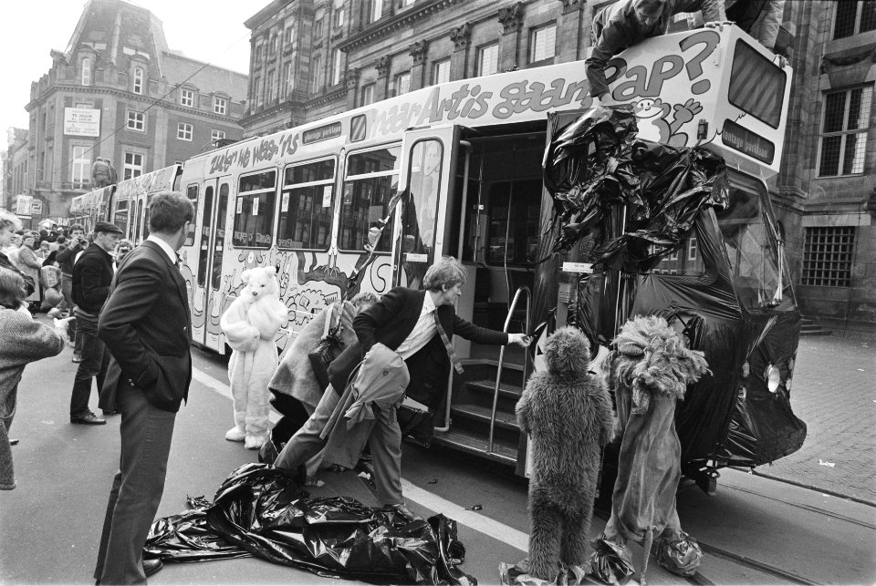 Onthulling van de Artis-tram in Amsterdam onthulling van de tram, Bestanddeelnr 932-9296