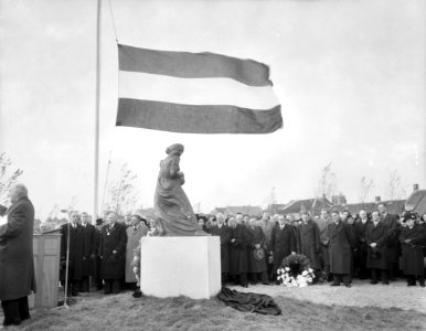Onthulling van een Watersnoodmonument in Oude Tonge, Bestanddeelnr 906-1016