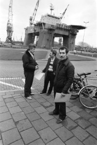 Ontslagen werknemer van Wilton Fijenoord krijgen inschrijfformulieren van GAB, Bestanddeelnr 934-1794