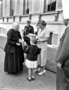 Ontvangst ouden van dagen uit Gramsbergen, Breukelen, Fijnaart, Soestdijk door k, Bestanddeelnr 906-5394