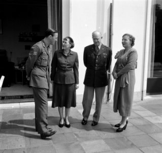 Ontvangst Dwight Eisenhower door koningin Juliana en prins Bernhard, Bestanddeelnr 904-5605