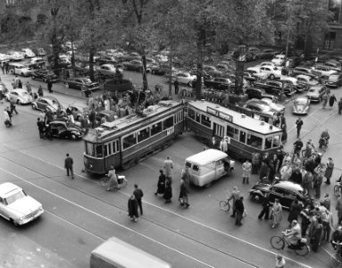 Ontsporing tram op Damrak Amsterdam, Bestanddeelnr 908-0947