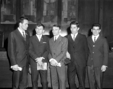 Ontvangst boksers op Stadhuis Amsterdam, v.l.n.r. Viktor (Victor) Agajev,Leszek , Bestanddeelnr 919-0572