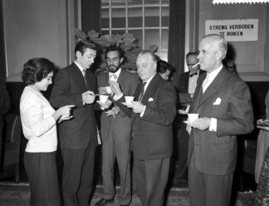 Ontvangst van de leden van het Theatro di Arte de Guatemala op het stadhuis, Bestanddeelnr 911-0234