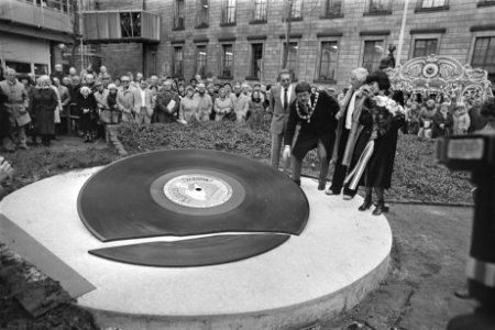 Onthulling Louis Davids Monument in Rotterdam burgemeester Peper en Mathieu Fic, Bestanddeelnr 932-8157