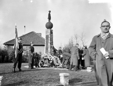 Onthulling monument ter gedachtenis van de gesneuvelden van het Korea detachemen, Bestanddeelnr 910-8890