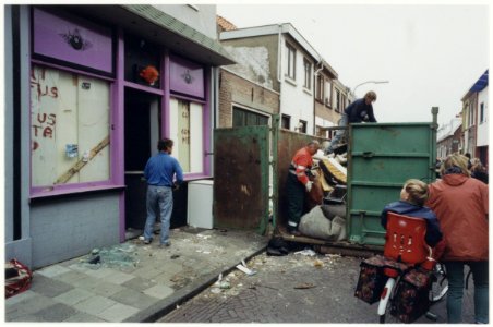 Onruiming van het kraakpand Oranjeboomstraat 86. NL-HlmNHA 54037289