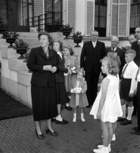 Ontvangst Soestdijk Gymnasium SSS en Wilhelmus uit Sliedrecht, Bestanddeelnr 904-7905