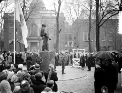 Onthulling van het verzetsmonument voor de Februaristaking Dokwerker door koni, Bestanddeelnr 905-4596