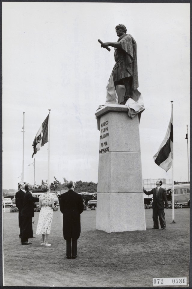 Onthullingen, standbeelden, keizers, geschiedenis, burgemeesters, Keizer Traianu, Bestanddeelnr 072-0586