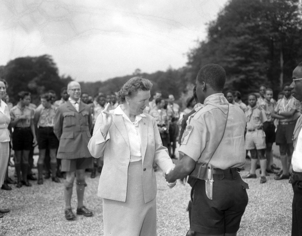 Ontvangst Surinaamse en Antilliaanse padvinders door koningin Juliana, Bestanddeelnr 908-8671