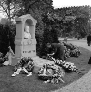 Onthulling grafmonument Potgieter Amsterdam, Bestanddeelnr 907-7954