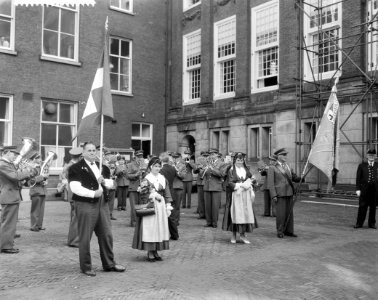 Ontvangst Zwitsers jeugdkoor uit Zwitserland op het stadhuis van Amsterdam, Bestanddeelnr 911-4338