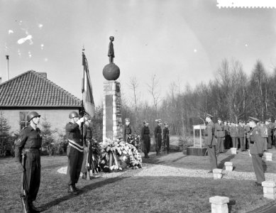 Onthulling monument ter gedachtenis van de gesneuvelden van het Korea detachemen, Bestanddeelnr 910-8894