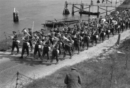 Onthulling monument Kornwerderzand, Bestanddeelnr 901-7501