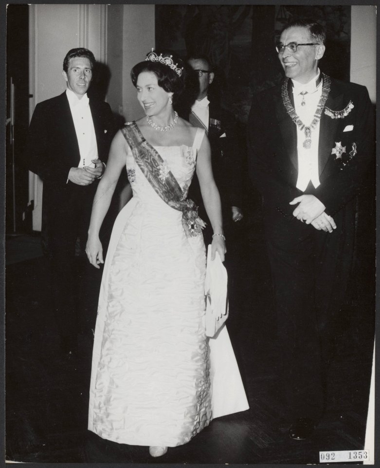 Ontvangsten, prinsessen, galakleding, Hall, Gijs van, Margaret prinses van Engel, Bestanddeelnr 092-1353